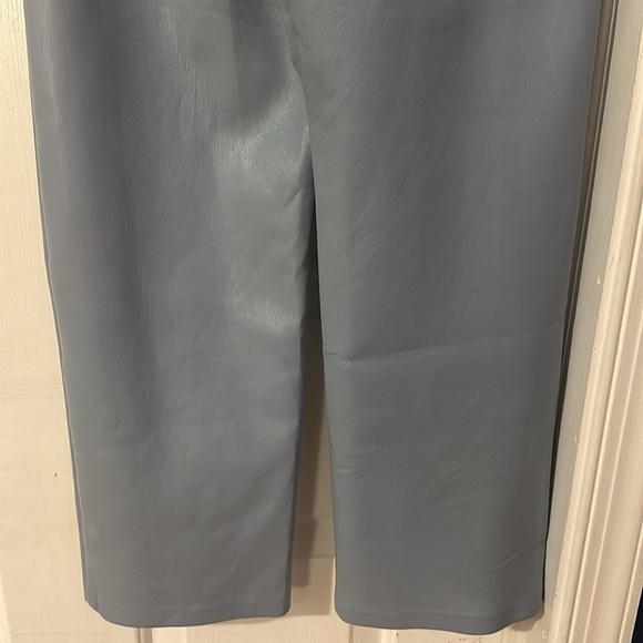 NWOT Women’s Wilfred Aritzia Baby Blue Faux Vegan Leather Pants Size 2 - Picture 7 of 9